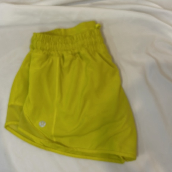 Lululemon Sz 8 Hotty Hots in Yellow - Picture 3 of 6